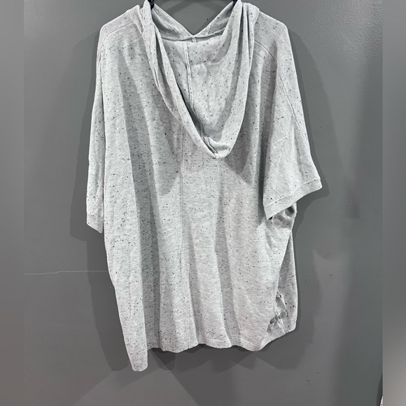 Cabi grey short sleeve hooded shirt - Picture 2 of 4